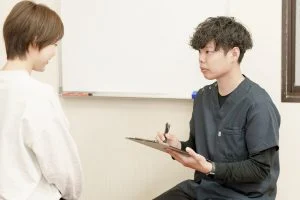 【症例】50代女性 右肩の肩関節周囲炎・夜間痛｜5か月の通院経過