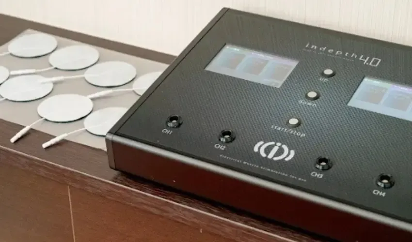 なわ整骨院で使用するEMS機器と電極パッド